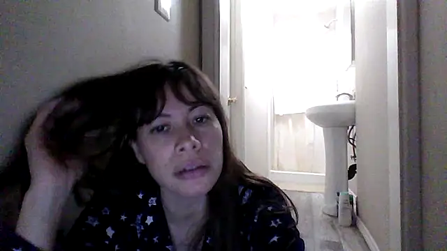 petitedoll29 online show from December 3, 9:39 pm