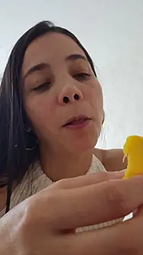 miaeyes online show from November 27, 3:04 pm