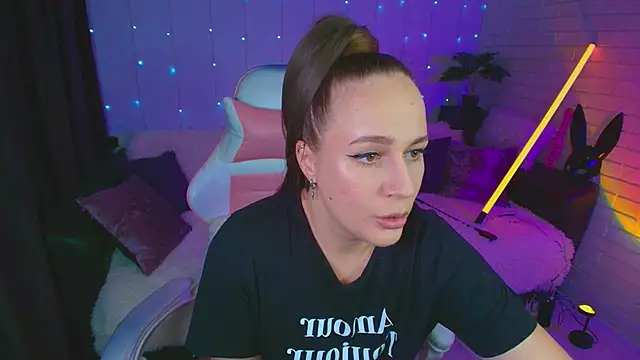 pepper cat  online show from December 4, 3:53 am