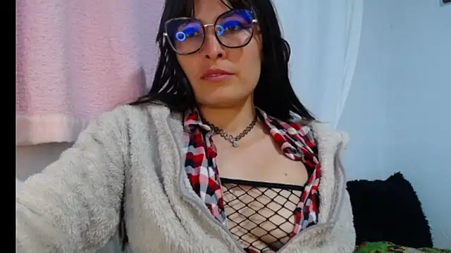 Snapshot of Alexandrasaenz chatting on October 9, 1:21 am Alexandrasaenz online show from October 9, 1:21 am