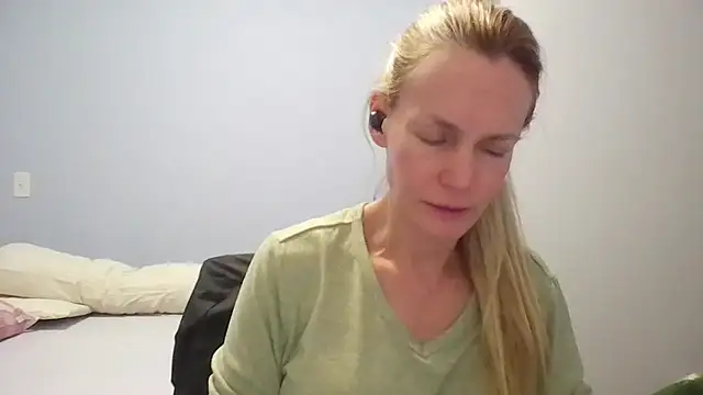 Annylove1 online show from April 13, 12:12 am