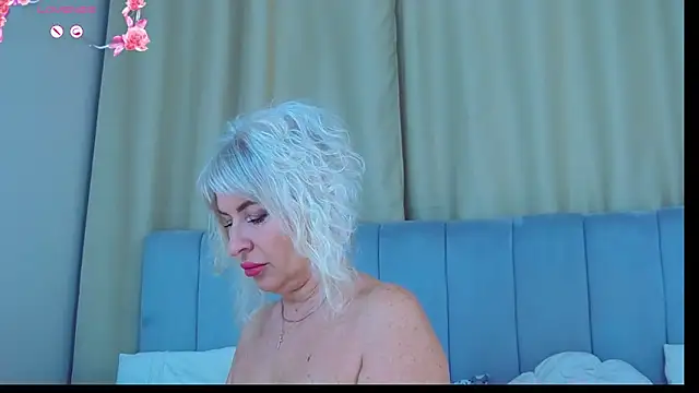 Snapshot of Barbie_Blond_ chatting on October 11, 6:18 am Barbie Blond online show from October 11, 6:18 am