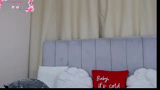 Snapshot of Barbie_Blond_ chatting on November 1, 7:12 am Barbie Blond online show from November 1, 7:12 am