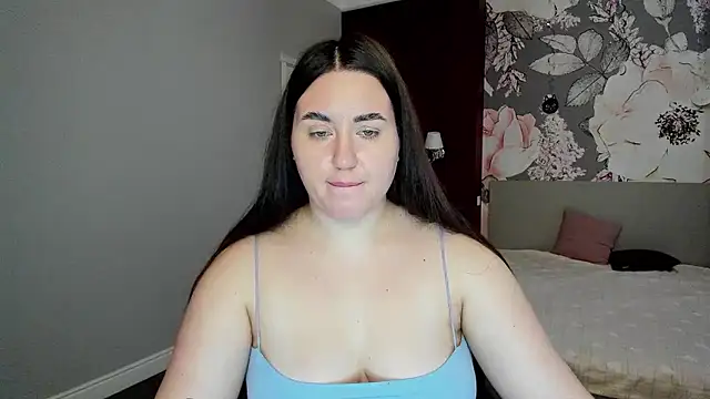 Roxie Bradley online show from January 16, 6:53 am