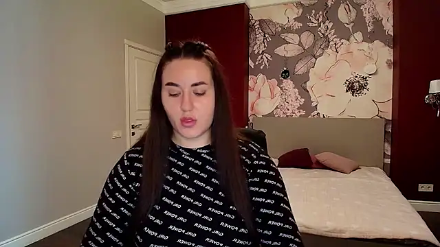 Roxie Bradley online show from October 6, 5:46 am