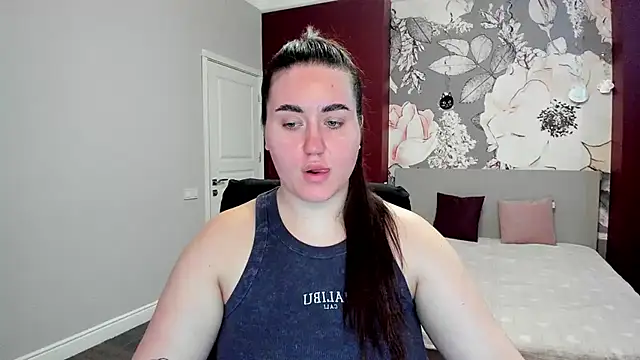 Roxie Bradley online show from March 4, 7:26 am