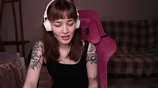 ElisabethIce online show from March 30, 10:15 am