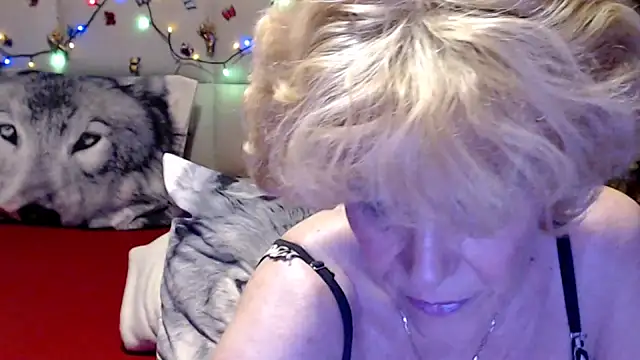 HappyWomanOn online show from May 28, 6:06 pm