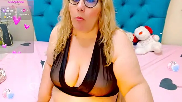 Snapshot of Nayla_Garner chatting on October 18, 4:32 pm Nayla Garner online show from October 18, 4:32 pm