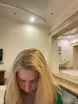 Snapshot of Amazoniiaa chatting on October 1, 5:07 pm Amazoniiaa online show from October 1, 5:07 pm