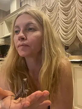 Snapshot of Amazoniiaa chatting on September 20, 5:22 pm Amazoniiaa online show from September 20, 5:22 pm