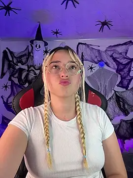 Snapshot of Irisweet_ chatting on October 27, 11:32 pm Irisweet online show from October 27, 11:32 pm