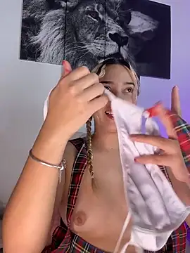 Snapshot of Irisweet_ chatting on October 11, 6:18 am Irisweet online show from October 11, 6:18 am