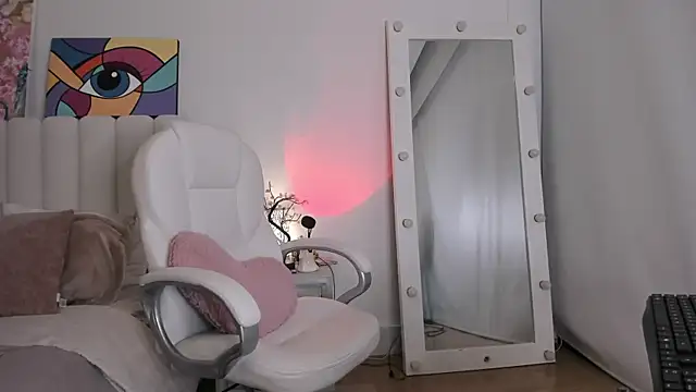 Snapshot of Daniela_Miller_ chatting on October 31, 10:47 pm Daniela Miller online show from October 31, 10:47 pm