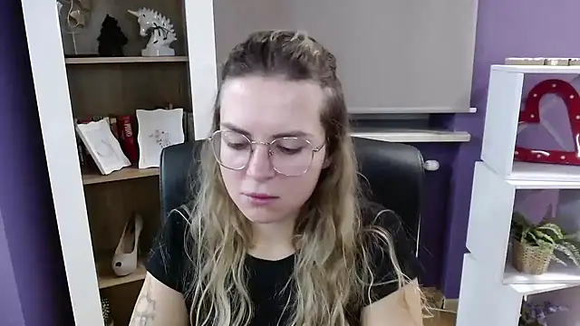 Zoey Erotic online show from October 7, 4:39 am