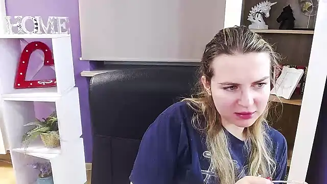 Zoey Erotic online show from December 17, 6:17 am