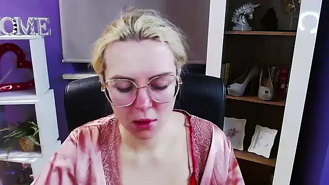 Zoey Erotic online show from February 18, 5:50 am