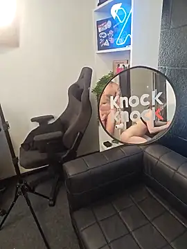 Elnonoykeila77 online show from November 4, 6:57 pm