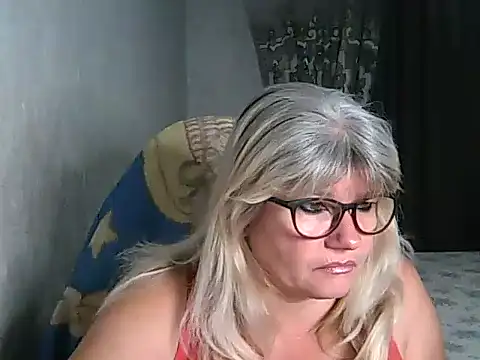 Snapshot of Diana_49 chatting on September 28, 7:36 am Diana 49 online show from September 28, 7:36 am