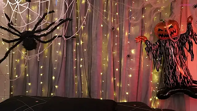 Snapshot of agatha_collins_ chatting on October 7, 7:18 pm agatha collins online show from October 7, 7:18 pm