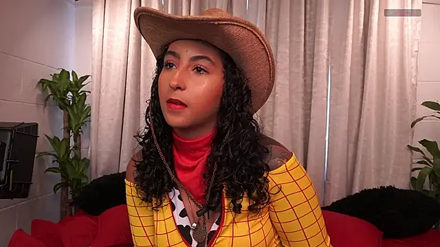 Snapshot of agatha_collins_ chatting on October 28, 7:41 pm agatha collins online show from October 28, 7:41 pm