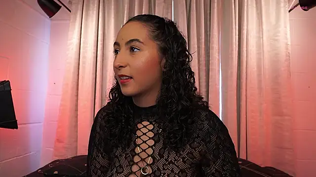 Snapshot of agatha_collins_ chatting on October 2, 6:46 pm agatha collins online show from October 2, 6:46 pm