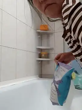 Snapshot of Zulfiya_Bruce chatting on November 1, 6:12 pm Zulfiya Bruce online show from November 1, 6:12 pm