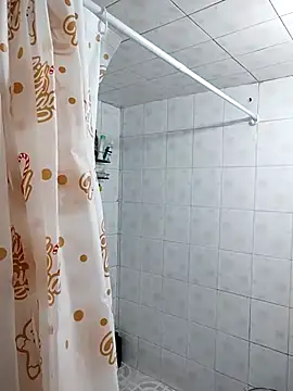 Snapshot of LaInsaciableIntensa chatting on October 20, 6:33 pm LaInsaciableIntensa online show from October 20, 6:33 pm