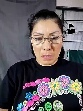 Snapshot of LaInsaciableIntensa chatting on October 26, 11:22 pm LaInsaciableIntensa online show from October 26, 11:22 pm