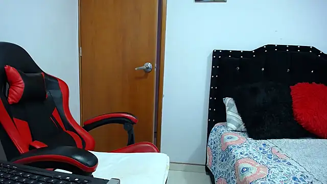 Snapshot of Ursulawhite69 chatting on October 22, 5:29 pm Ursulawhite69 online show from October 22, 5:29 pm