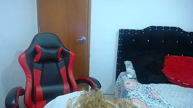 Snapshot of Ursulawhite69 chatting on October 26, 1:01 am Ursulawhite69 online show from October 26, 1:01 am