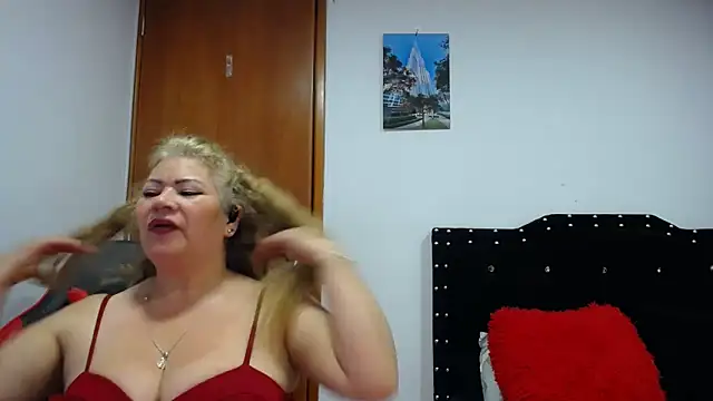 Snapshot of Ursulawhite69 chatting on September 28, 1:12 am Ursulawhite69 online show from September 28, 1:12 am