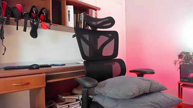 Snapshot of Susaan_Miilf chatting on September 29, 8:36 pm Susaan Miilf online show from September 29, 8:36 pm