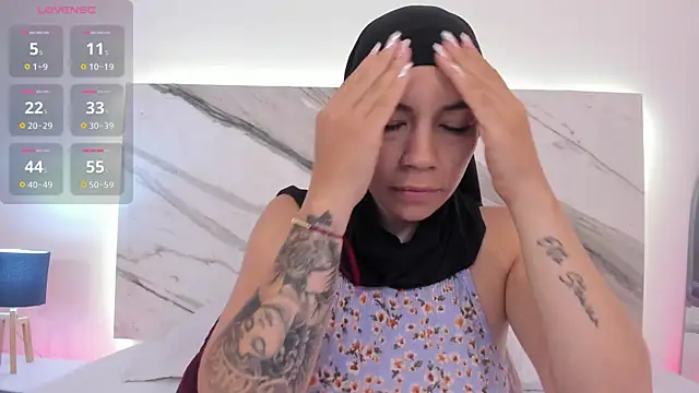 aisha vs online show from April 9, 1:05 pm