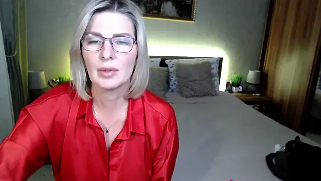 sensualEmilia online show from January 8, 8:24 pm