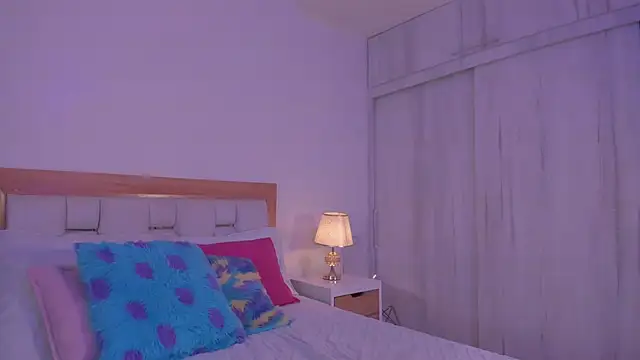 mia hank online show from December 2, 11:45 am