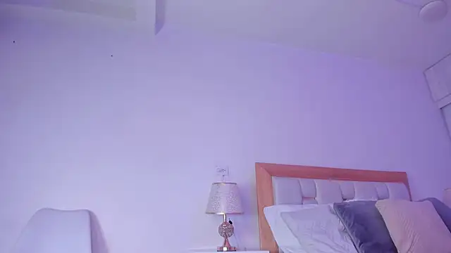 Snapshot of mia_hank chatting on October 28, 12:11 pm mia hank online show from October 28, 12:11 pm