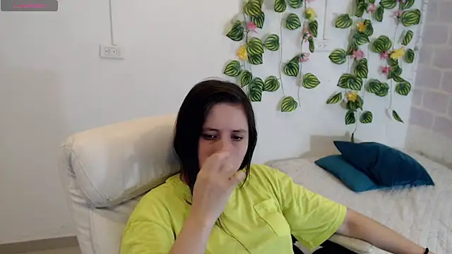 Snapshot of tania_sweet__ chatting on October 6, 4:01 pm tania sweet   online show from October 6, 4:01 pm