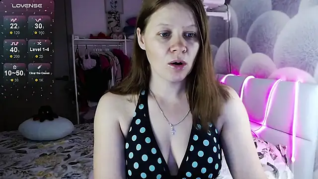 Snapshot of alekasamui chatting on September 30, 2:06 am alekasamui online show from September 30, 2:06 am