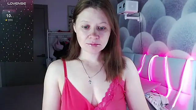 Snapshot of alekasamui chatting on October 9, 1:21 am alekasamui online show from October 9, 1:21 am