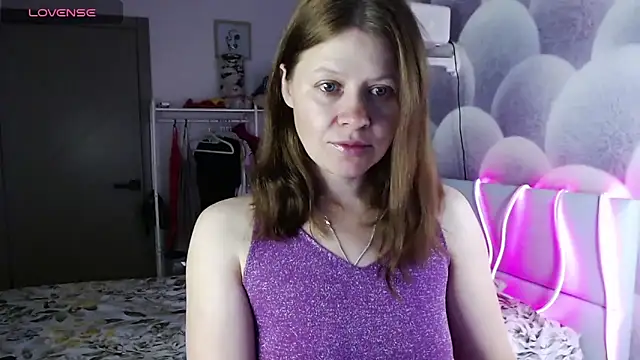 Snapshot of alekasamui chatting on September 25, 9:23 pm alekasamui online show from September 25, 9:23 pm