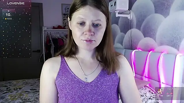 Snapshot of alekasamui chatting on September 29, 1:00 am alekasamui online show from September 29, 1:00 am