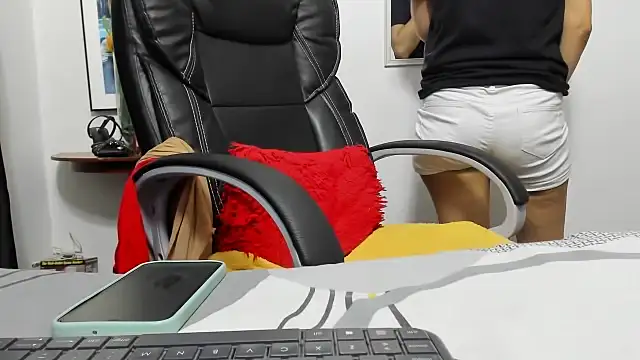 Snapshot of Aries_Mature chatting on September 20, 6:17 pm Aries Mature online show from September 20, 6:17 pm