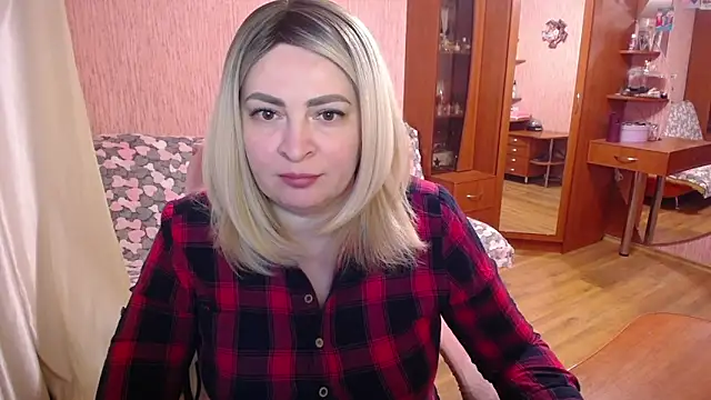 -MeowMeow online show from April 21, 4:58 pm