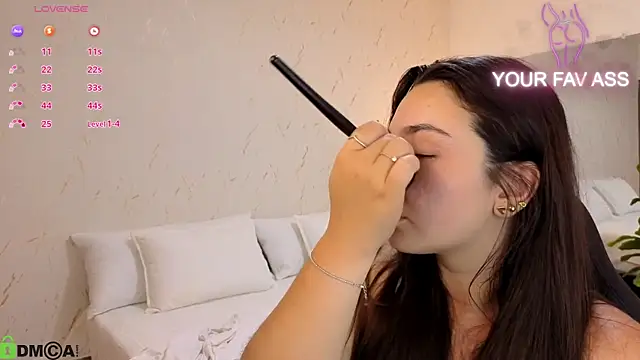 Snapshot of ava_blue chatting on October 13, 7:16 pm ava blue online show from October 13, 7:16 pm