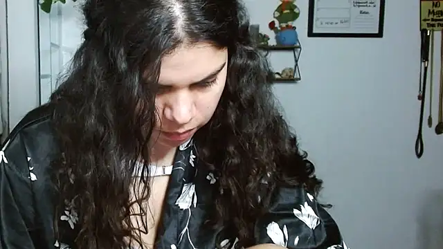 Snapshot of Nikkykora15 chatting on October 24, 2:18 am Nikkykora15 online show from October 24, 2:18 am