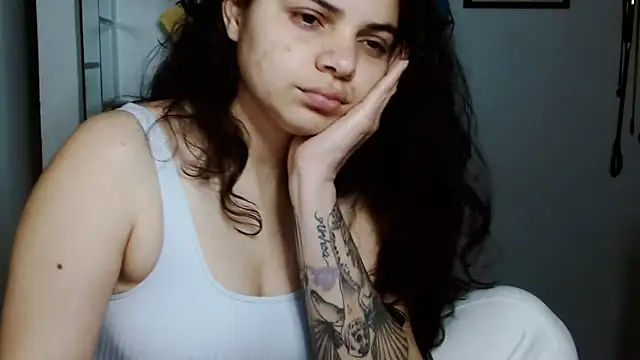 Snapshot of Nikkykora15 chatting on October 15, 12:35 am Nikkykora15 online show from October 15, 12:35 am