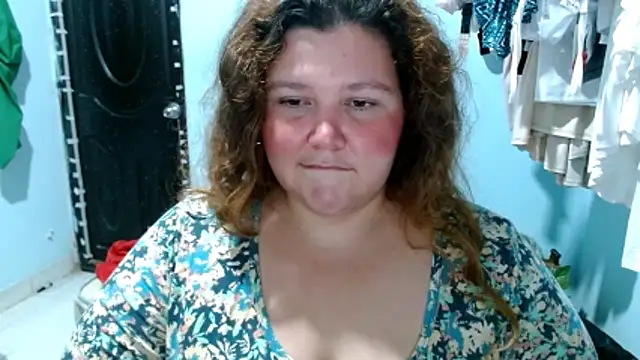 Snapshot of squirt322bbw chatting on October 28, 3:45 am squirt322bbw online show from October 28, 3:45 am