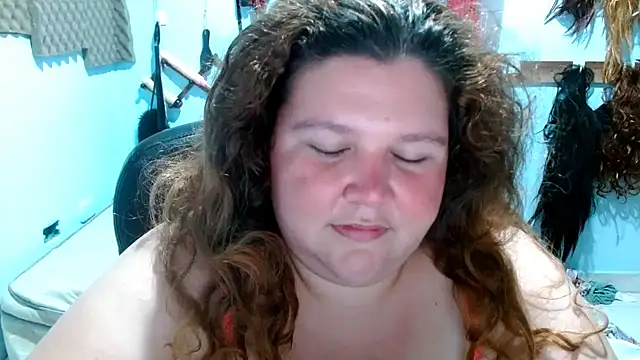 Snapshot of squirt322bbw chatting on September 28, 1:45 am squirt322bbw online show from September 28, 1:45 am