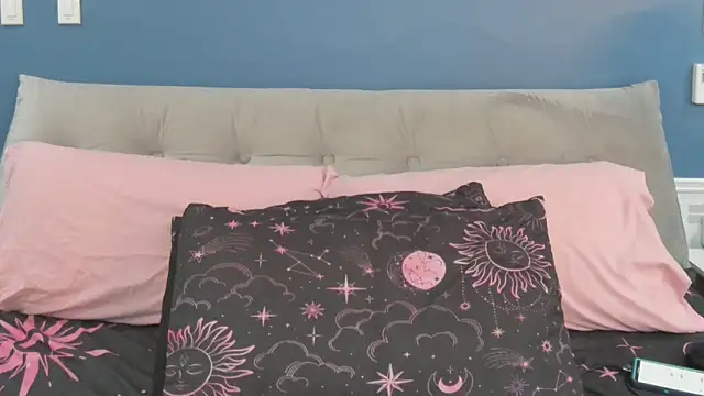 SaraBearXo online show from October 16, 1:47 pm